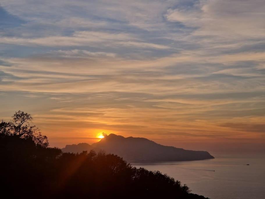 マッサ・ルブレンセ Sun & Relax, Relaxing Location With Seaviewヴィラ エクステリア 写真