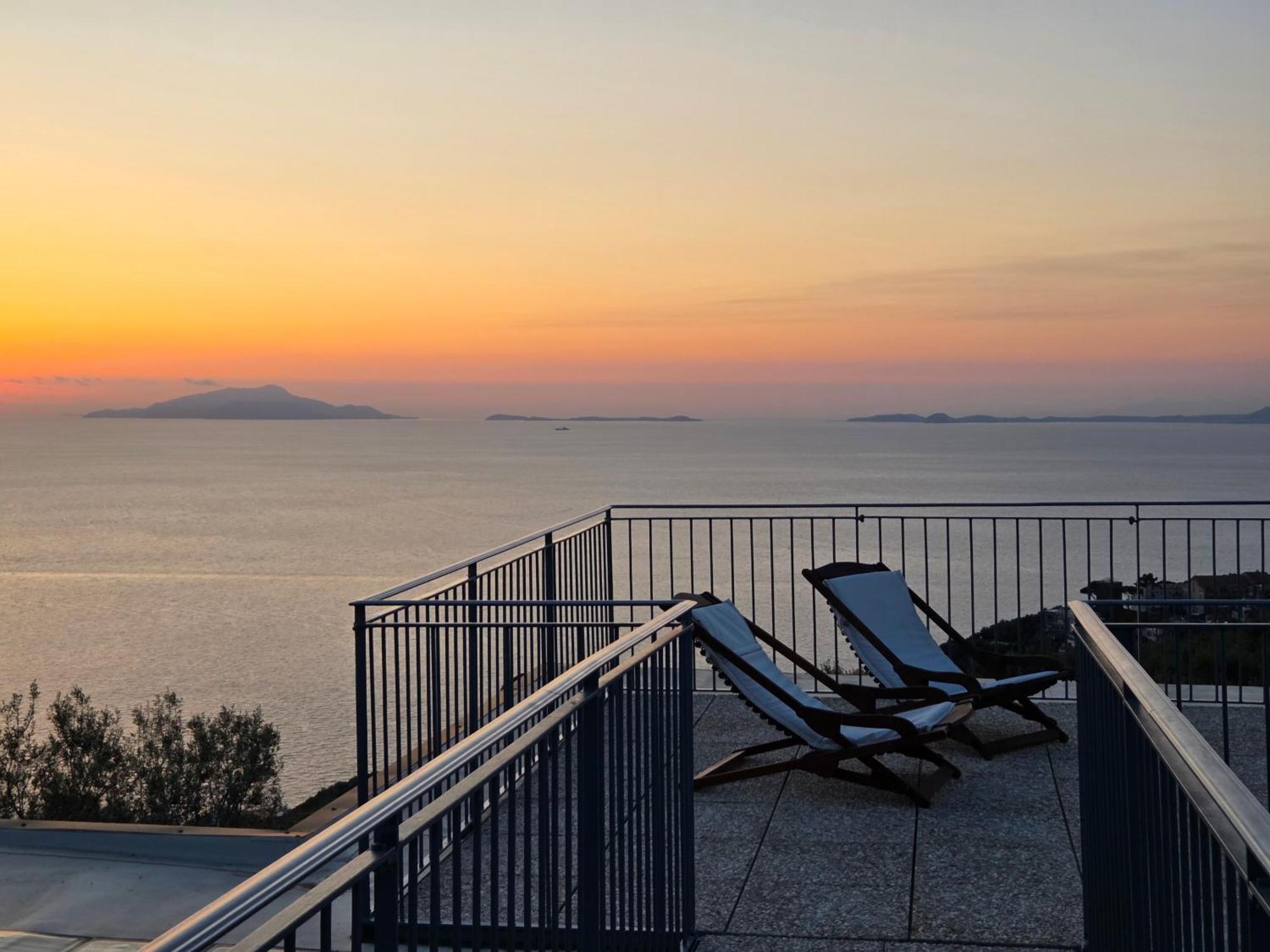 マッサ・ルブレンセ Sun & Relax, Relaxing Location With Seaviewヴィラ エクステリア 写真