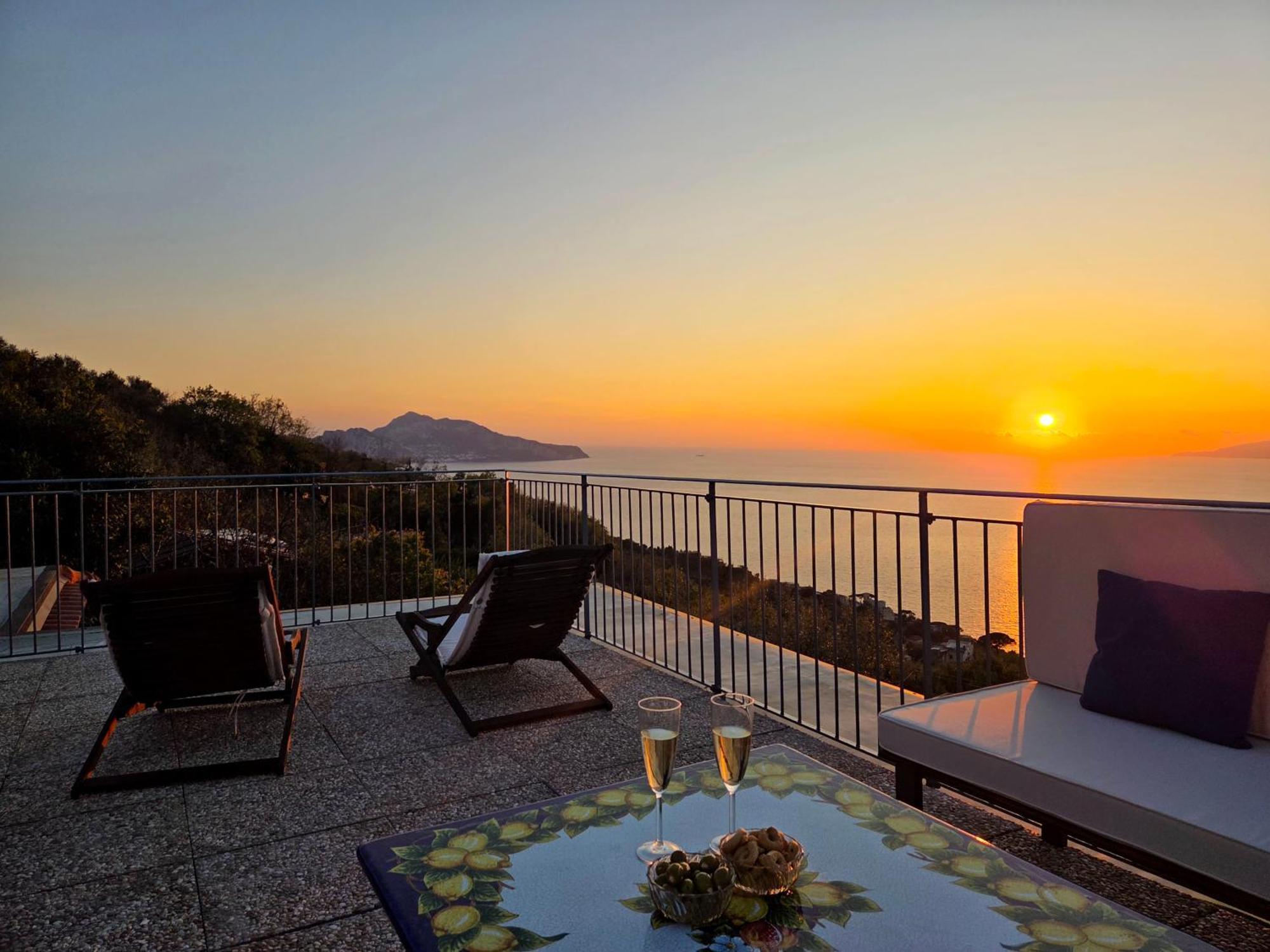 マッサ・ルブレンセ Sun & Relax, Relaxing Location With Seaviewヴィラ エクステリア 写真